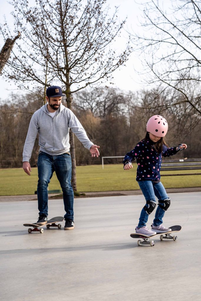 Skate Coach mit einer Schülerin