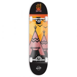 Hier ist ein Skateboard der Marke Inpeddo mit dem Muster Wigwam Woodred